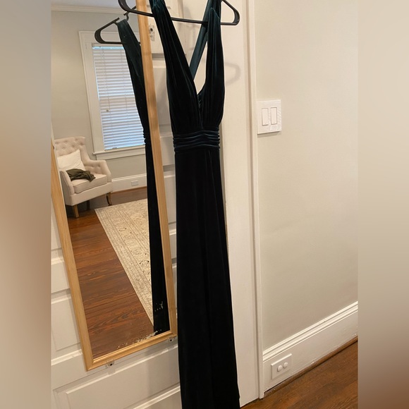 Revelry - Dylan Emerald Green Velvet dress - Picture 3 of 8